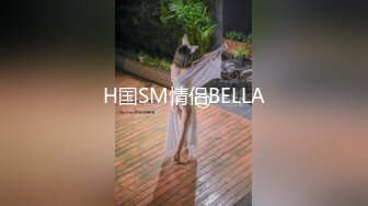 很会玩的妹子，水太多用纸塞进去再抽出来