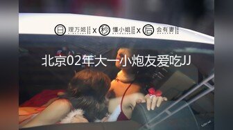 颜值身材超棒女神全身抹上精油，两个大车灯油光程亮，抖动肥臀镜头前特写