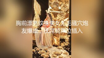  三个小嫩妞一起诱惑狼友大秀直播，全程露脸吃奶玩逼道具抽插，浪叫呻吟不止，69玩弄还舔菊花