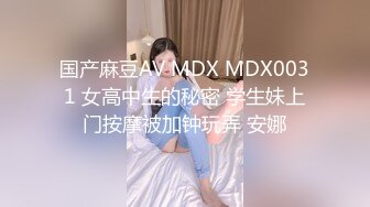 意外拍到美女上厕所全脱光这是要准备洗澡的节奏吗