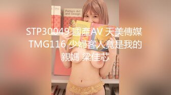 抄底商城三位年轻貌美MM 其中一位黑裙高冷美女！蓝色水果内内很是反差