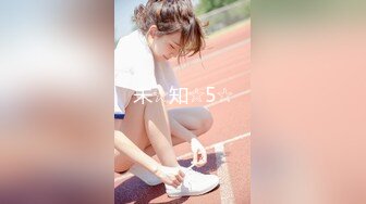 大神男扮女装潜入大学女厕偷拍牛仔裙妹子的大黑B