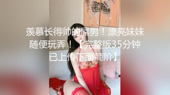 眼镜大叔趁老婆不在家赶紧把麻将馆认识的少妇带回家啪啪,完美露脸