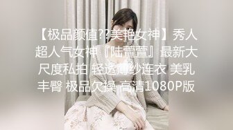  澡堂子紧盯一位身材苗条的美女泡汤