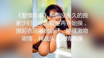 公交车上玩弄直男,直男为了不让女友发现,也不敢大声喝止 2_4