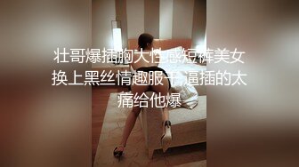 大屁股骚0被前塞后插 两根鸡巴满足骚穴