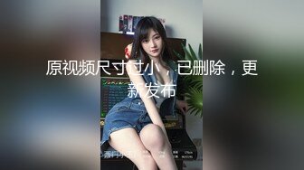 妈妈饿了跑到儿子房间吃鸡巴 舔弄大鸡巴 舔硬了自己拿着蹭逼逼