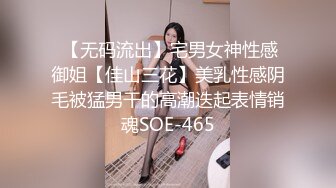 带着眼镜的小少妇跟小哥镜头前激情啪啪，深喉大鸡巴揉奶玩逼掰开骚穴给狼友看，让小哥后入爆草抽插浪叫不止