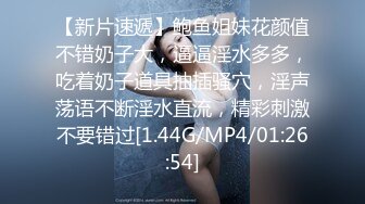 抄底兩個搭伴逛商場清純小美女,紅粉內內性感撩人