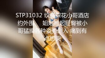 人高马大的熟女妈妈 大白天跟小伙偷情 那表情像做贼 东张西望不停看外面