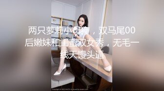 AI-麦莉&middot;赛勒斯穿着性感的红色内衣，对大鸡巴感到兴奋