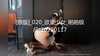 车里干自己的骚母狗，白浆做完被全部舔干净