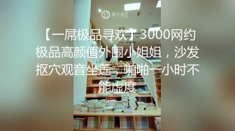 理发店的骚表姐露脸晚上店里关门后激情开啪，小哥很卖力无套抽插多种体位69互舔，压在身下爆草射了一逼