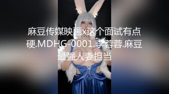 新流出稀有投影房偷拍返校的学生情侣反差婊眼镜学妹穿上情趣内衣两个奶子很惹火