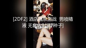 专业情趣酒店邋遢四眼男艳福不浅漂亮小女友真不错刚进屋裤子扒了就给口活男的一直看手机美女全程主动女上激烈吹J8口爆