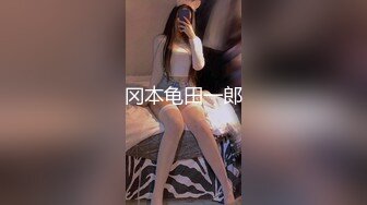 【新片速遞】  九头身大长腿极品美女 ！干净无毛美穴 ！黑丝美腿张开假屌爆插 ，深喉口交大屌 ，骑乘位操的高潮喷水