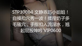 开档黑丝露脸风骚的大屁股少妇深夜跑到公测勾搭大哥激情啪啪，直接在厕所内口交大鸡巴躺在地上让大哥爆草