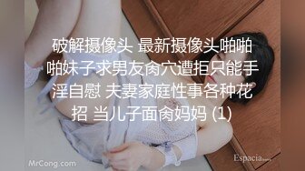 高学历文化范斯文眼镜美女,气质高冷,生活中不善言辞,网上竟换了壹副模样