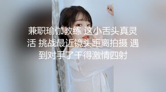 【新片速遞】 月月嗷性感美少女！娇小身材在家自慰！SM性感内裤，双指扣穴特写，搞得小穴好湿超诱惑