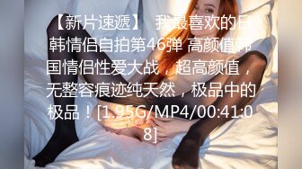  前后夹击黑丝美少妇，女上位骑乘双飞大战熟女，一个个骚的不要不要