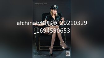 《小m寻找主人 》两个颜值还可以的御姐范少妇找来两个小伙粉丝玩4P其中一个屌特别大