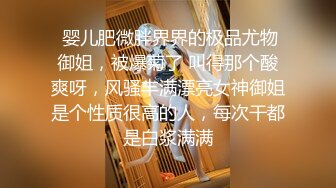 两个骚技师勾搭客户激情啪啪，丝袜情趣诱惑全程露脸