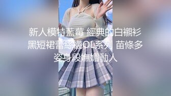 小美女爱诱惑萝莉型清纯嫩妹诱惑给你看，撩起衣服揉捏奶子，掰开嫩穴特写洞洞很小，跳蛋震动翘起屁股摆弄