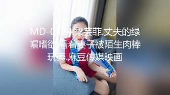 贫乳OL四年没交过男友,太久没打炮小穴很痛