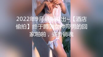 商场女厕偷拍 手里拿着大中华的小富婆 BB保养的还不错