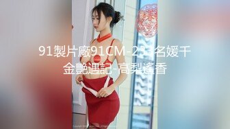 《极品CP魔手外购》色胆包天大神潜入移动办事大厅女厕独占坑位隔板缝中连续偸拍，各种高跟制服美腿极品丝袜OL方便 (8)