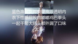 良家短发嫩妹，喝酒聊聊天撩起衣服摸奶子，喝够再开始操扒掉衣服，后入抽插骑乘猛操