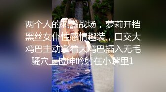 黑客破解家庭网络摄像头偷拍最近天气冷夫妻刚吃完晚饭不就就迫不及待上床过性生活了