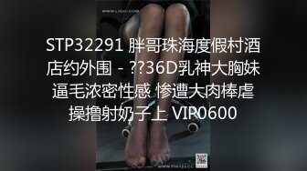 内射巨臀E奶骚人妻，身材丰满无毛白虎穴，狠狠后入到内射