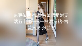 胸前印了一只熊的长衫美女真是粉嫩