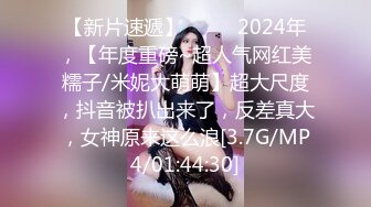  约啪女神级甜美小姐姐 黑色单薄低胸连衣裙真是诱惑力十足啊 抱住爱抚丝滑