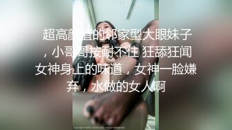 超棒美女3P淫乱盛宴 享受后入的同时当然嘴里也不能闲着啦，说这个姿势是涨的我满满的，身上麻