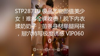 超嫩小萝莉刚满18双马尾卡哇伊，娇小身材撩起衣服揉捏贫乳，脱下内裤掰穴特写，超嫩紧致没怎么被开发过