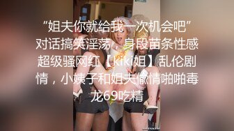 浴室镜子前和腹肌女性交