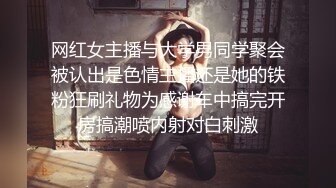 巨乳店员制服被大奶撑爆 同事看了不管店里有客人在用餐也继续草