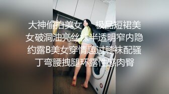 保时捷车模，三个极品萝莉嫩妹全程露脸激情大秀直播刺激狼友，无毛粉嫩白虎逼，双头道具轮草抽插