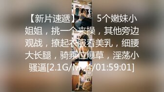 【勾搭麻将牌友】直接掏出大鸡巴诱惑她口交，麻将桌上扒了衣服直接草，干到沙发上各种抽插，无套直接内射好骚