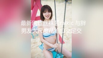 约到黑衣包臀女神小姐姐，脱掉衣服后也是黑色情趣内衣