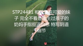 让女友穿上性感丝袜高跟鞋，诱惑力太强看着就想插进去