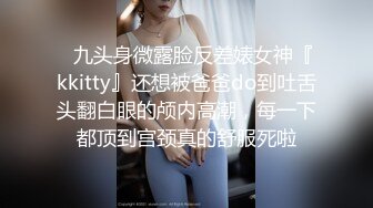 丰乳肥臀烈焰红唇女神级刚下海美女，情趣装拨开丁字裤，大黑牛震动肥穴，揉捏奶子掰穴特写，呻吟娇喘非常诱人