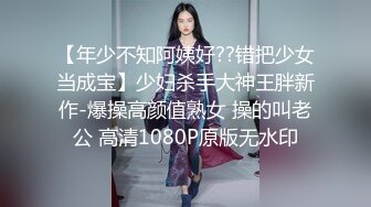 优雅女调教女SM，你的女神在这只是个给主人舔脚的下贱小母狗，反差女神被两位女主