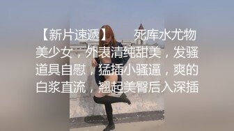 自家骚逼媳妇回娘家逼痒不止，无奈只能用小手指来解决