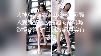 JK小姐姐太让人喜爱了，抱住娇美肉体在腿上摩擦爱抚