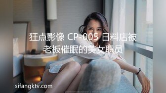 朋友在客厅打游戏我跟女友在床上做运动