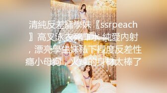 《母子乱伦》趁着中午家里没人还是忍不住冒险和妈妈打一炮 开始不同意但是一摸就像换了个人一样